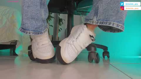 Snapshot of charlotte__grey chatting on 10/24/25, 08:27 charlotte grey online show from 10/24/25, 08:27