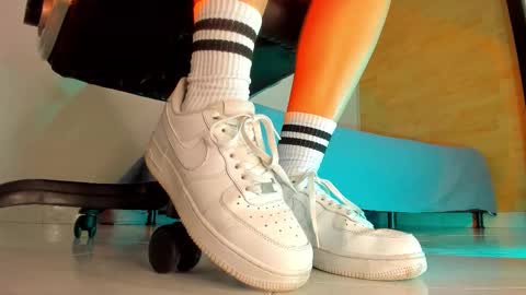 Snapshot of charlotte__grey chatting on 11/17/25, 11:49 charlotte grey online show from 11/17/25, 11:49