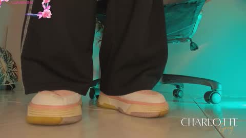 Snapshot of charlotte__grey chatting on 11/19/25, 08:31 charlotte grey online show from 11/19/25, 08:31