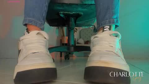 Snapshot of charlotte__grey chatting on 11/26/25, 08:32 charlotte grey online show from 11/26/25, 08:32