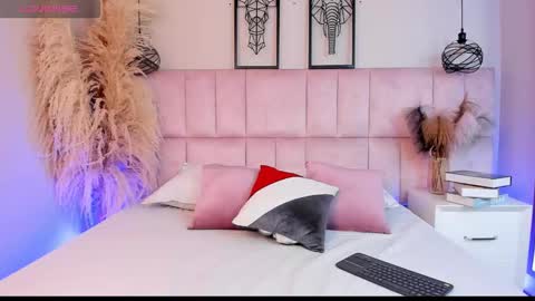 Daniela online show from 12/19/25, 03:35