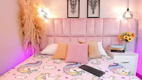 Daniela online show from 02/05/26, 03:11