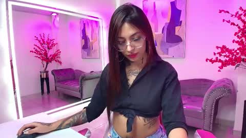 Snapshot of charlotte_etthan chatting on 10/16/25, 03:29 Charlotte online show from 10/16/25, 03:29