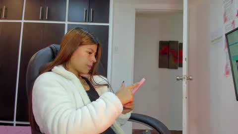 Charlotte Icee online show from 11/16/25, 04:34