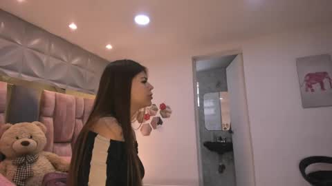 Snapshot of charlotte_icee chatting on 05/07/26, 03:39 Charlotte Icee online show from 05/07/26, 03:39