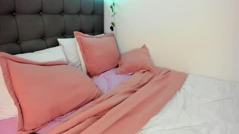 Snapshot of charlotte_jamees chatting on 02/24/25, 01:35 Charlotte james online show from 02/24/25, 01:35