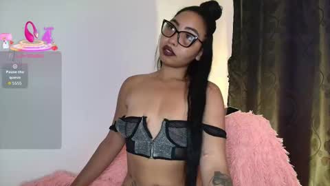 charlotte_princess_1 online show from 03/18/26, 09:01