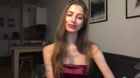 Charlotte Roche online show from 10/04/25, 03:54