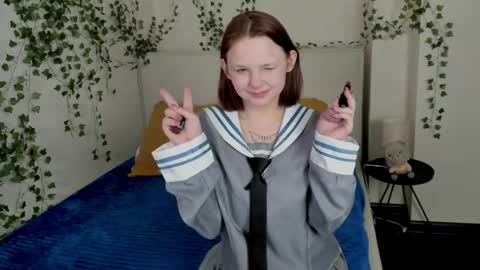 Snapshot of charlotte_stee chatting on 04/25/26, 02:03 Charlotte online show from 04/25/26, 02:03