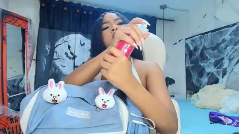 charlotte_walker1 online show from 10/27/25, 05:00