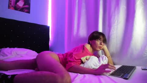 Snapshot of charlotte_xc chatting on 02/11/25, 04:33 charlotte_xc online show from 02/11/25, 04:33