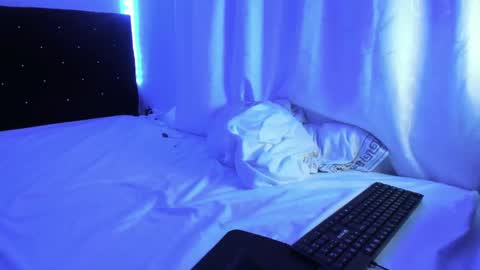 Snapshot of charlotte_xc chatting on 02/12/25, 07:02 charlotte_xc online show from 02/12/25, 07:02