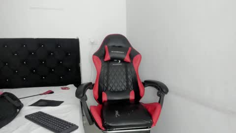 Snapshot of charlotte_xc chatting on 02/14/25, 05:51 charlotte_xc online show from 02/14/25, 05:51