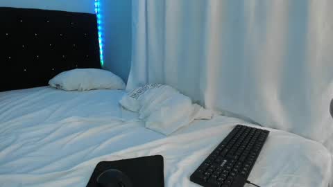 Snapshot of charlotte_xc chatting on 02/21/25, 01:55 charlotte_xc online show from 02/21/25, 01:55