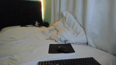 Snapshot of charlotte_xc chatting on 02/23/25, 05:45 charlotte_xc online show from 02/23/25, 05:45