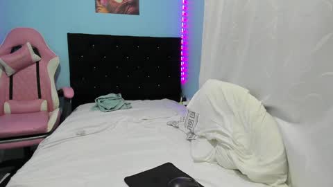 Snapshot of charlotte_xc chatting on 02/24/25, 01:13 charlotte_xc online show from 02/24/25, 01:13