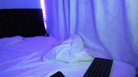 Snapshot of charlotte_xc chatting on 03/05/25, 09:04 charlotte_xc online show from 03/05/25, 09:04