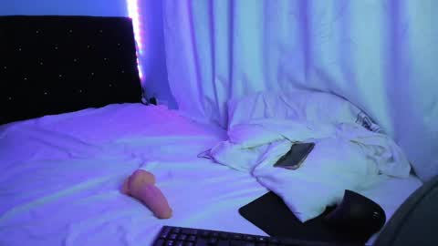 Snapshot of charlotte_xc chatting on 03/08/25, 05:22 charlotte_xc online show from 03/08/25, 05:22