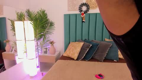 Charlotte Brandt online show from 12/22/25, 07:33