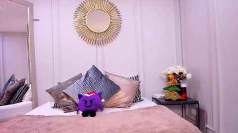 charlottebrownn_ online show from 12/17/25, 05:02