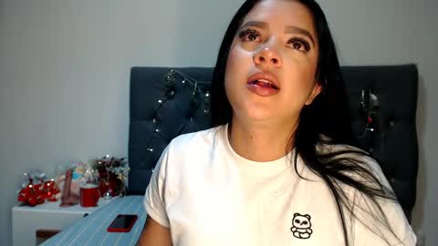 Snapshot of charlottee07 chatting on 12/19/25, 04:41 charlottee07 online show from 12/19/25, 04:41