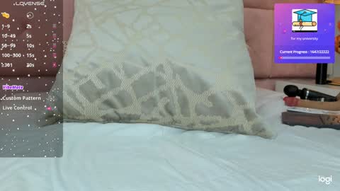 Snapshot of charlottee17 chatting on 02/03/25, 12:57 ANDRE online show from 02/03/25, 12:57