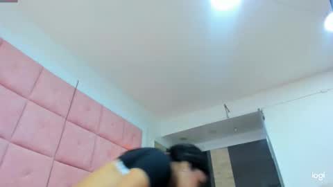 Snapshot of charlottee17 chatting on 03/06/25, 01:46 ANDRE online show from 03/06/25, 01:46