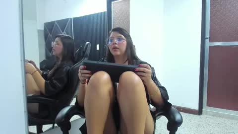 charlottee_starr online show from 09/19/25, 07:58