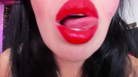 Snapshot of charlottemeyerr chatting on 09/15/25, 08:53 charlot online show from 09/15/25, 08:53