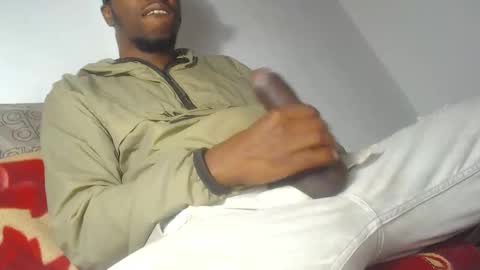 charly_vergonti_ online show from 10/12/25, 02:10