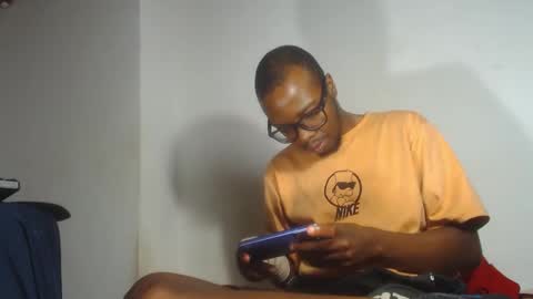 charly_vergonti_ online show from 12/02/25, 01:33