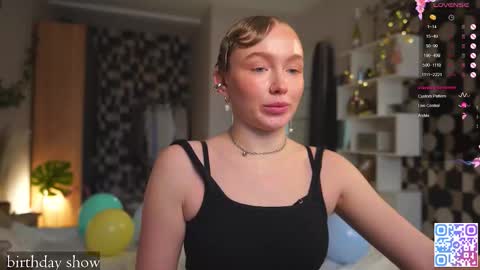 Snapshot of charming_daisy chatting on 11/18/25, 07:24 my fansly Charming daisy My Wishlist for new toys online show from 11/18/25, 07:24