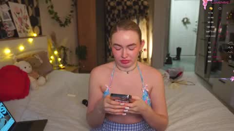 Snapshot of charming_daisy chatting on 11/29/25, 08:50 my fansly Charming daisy My Wishlist for new toys online show from 11/29/25, 08:50