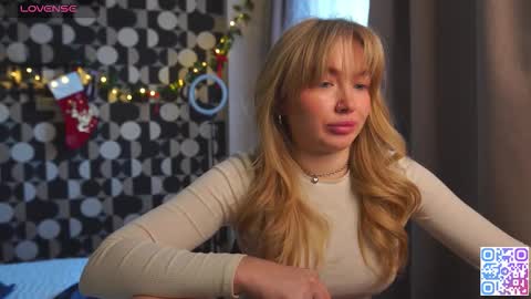 Snapshot of charming_daisy chatting on 12/14/25, 10:09 my fansly Charming daisy My Wishlist for new toys online show from 12/14/25, 10:09