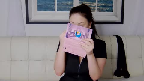 charming_lolla online show from 10/31/25, 03:18