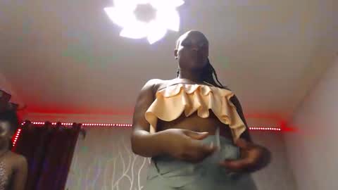 Snapshot of charming_zoe chatting on 11/29/25, 04:32 Zoe online show from 11/29/25, 04:32