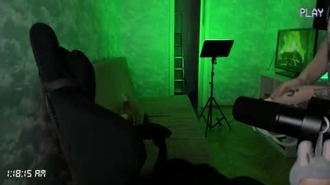 Snapshot of charonbaby1 chatting on 10/24/25, 10:17 lynxy online show from 10/24/25, 10:17