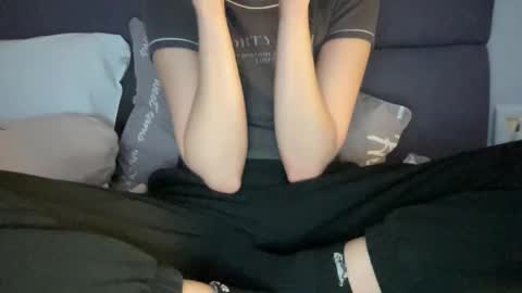 Snapshot of chase_vicky chatting on 10/14/25, 05:14 Vicky online show from 10/14/25, 05:14