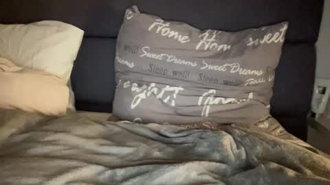 Snapshot of chase_vicky chatting on 10/25/25, 06:46 Vicky online show from 10/25/25, 06:46