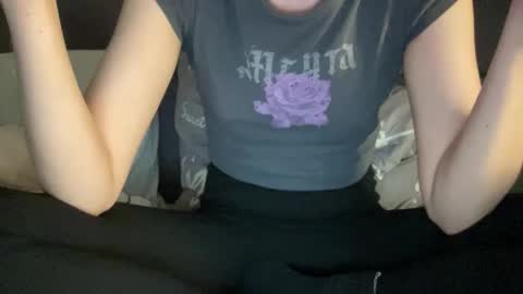 Snapshot of chase_vicky chatting on 11/06/25, 06:42 Vicky online show from 11/06/25, 06:42