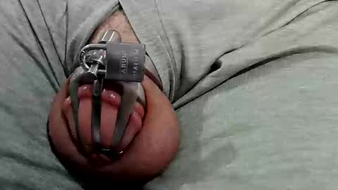 Snapshot of chastityslave90 chatting on 01/28/25, 08:47 ChastitySlave90 online show from 01/28/25, 08:47