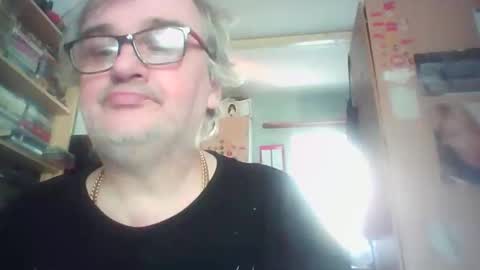 Snapshot of chatubatelee555 chatting on 03/19/26, 04:00 lee online show from 03/19/26, 04:00