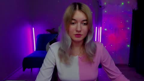 Snapshot of chatur_lady_ chatting on 12/03/24, 08:38 Betty online show from 12/03/24, 08:38