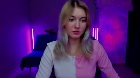 Snapshot of chatur_lady_ chatting on 12/04/24, 01:14 Betty online show from 12/04/24, 01:14