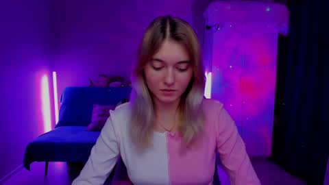 Snapshot of chatur_lady_ chatting on 12/10/24, 02:27 Betty online show from 12/10/24, 02:27