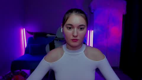 Snapshot of chatur_lady_ chatting on 01/06/25, 03:51 Betty online show from 01/06/25, 03:51