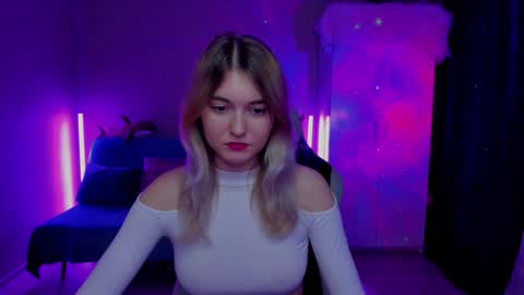 Snapshot of chatur_lady_ chatting on 01/09/25, 10:09 Betty online show from 01/09/25, 10:09
