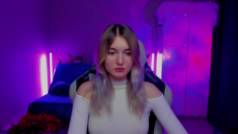 Snapshot of chatur_lady_ chatting on 01/17/25, 11:17 Betty online show from 01/17/25, 11:17