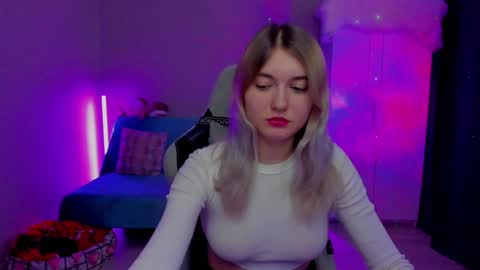 Snapshot of chatur_lady_ chatting on 01/19/25, 05:05 Betty online show from 01/19/25, 05:05