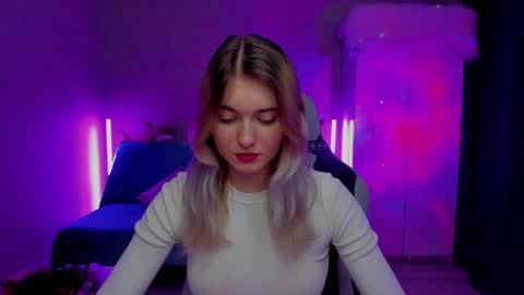 Snapshot of chatur_lady_ chatting on 01/21/25, 08:41 Betty online show from 01/21/25, 08:41